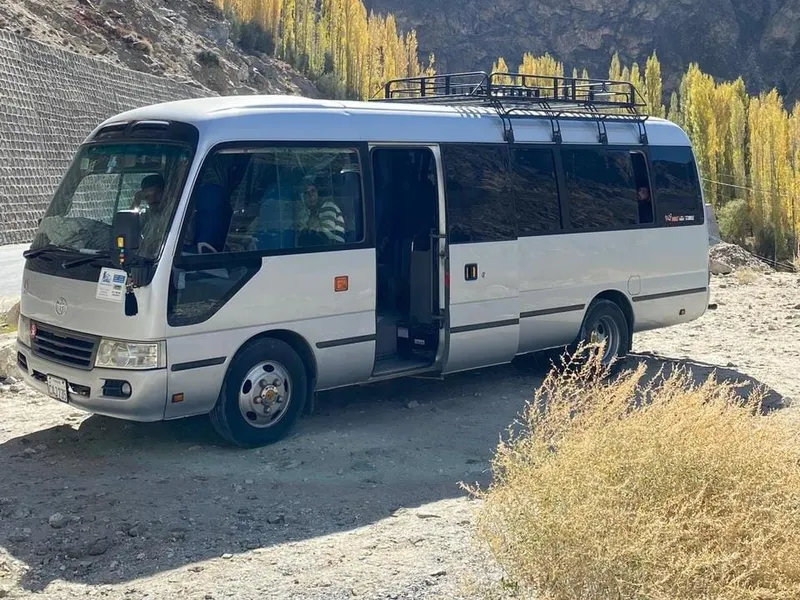 Coaster 5c Saloon Car Rent in Lahore | Musaafir Tours