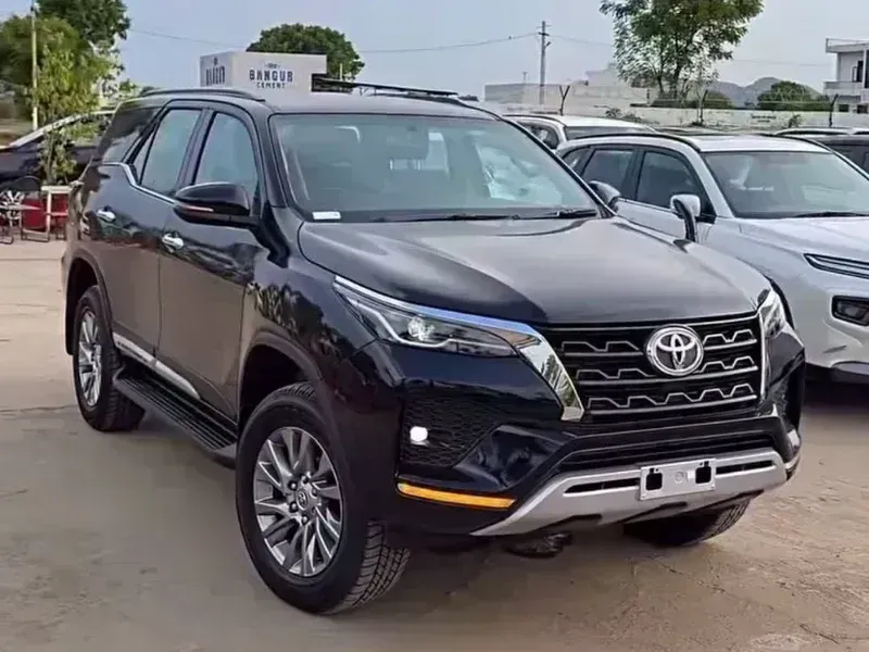 Fortuner 4x4 Car Rent in Lahore | Musaafir Tours